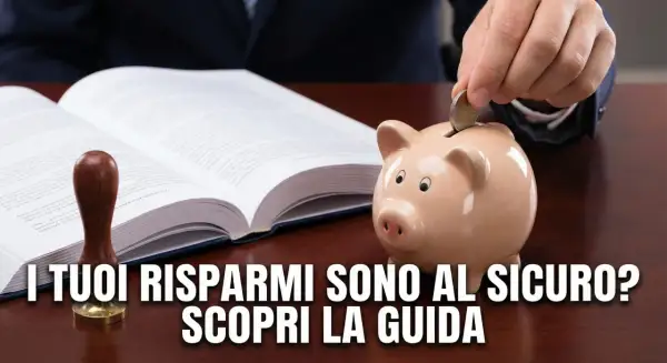 Un salvadanaio e un libro aperto su una scrivania. Scopri quanto costa fare testamento e proteggere i tuoi risparmi.