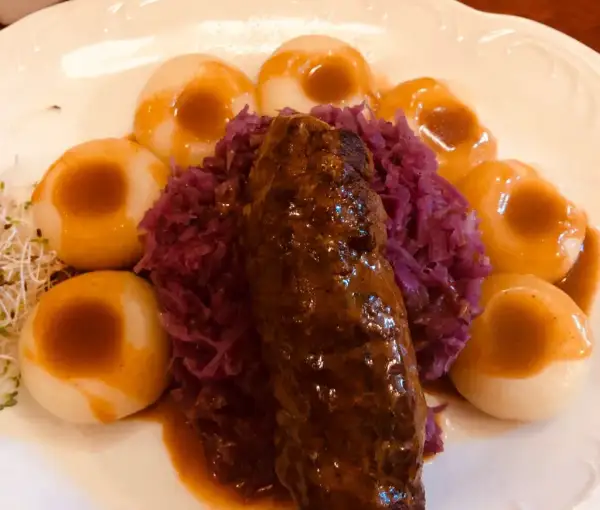 Gdzie zjeść rolady śląskie w Katowicach? Odkryj najlepsze miejsca