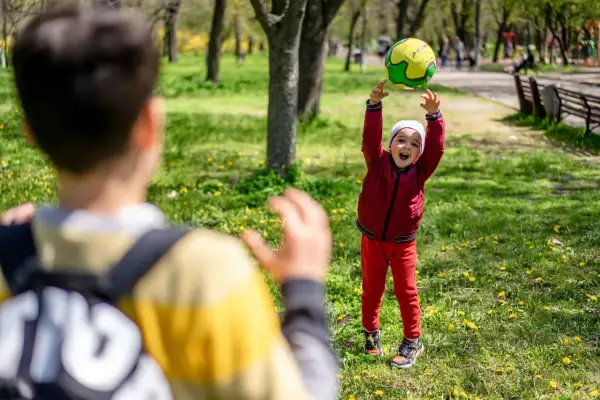 Cwiczenia sensoryczne dla 3 latka, które wspierają rozwój i zabawę