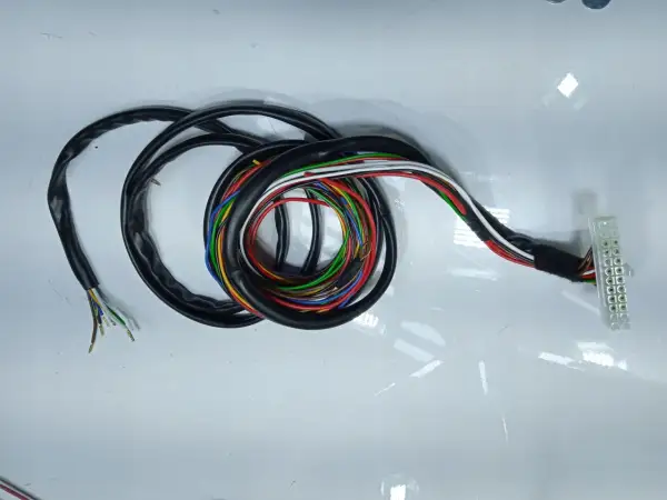 Jak podłączyć wiązkę elektryczną haka Outlander bez problemów