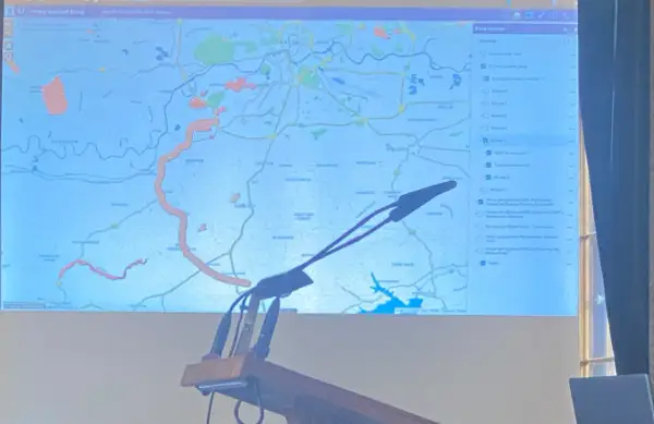Mapa prezentująca nowy wariant trasy S7 Kraków-Myślenice z zaznaczonymi obszarami i warstwami.
