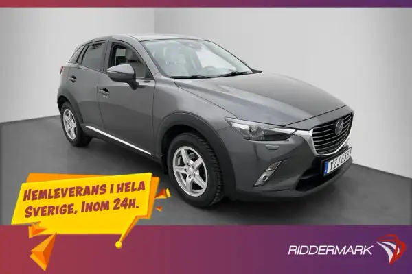 Grå Mazda CX-3, en kompakt SUV. Inga synliga problem med bilen, bara hemleverans i hela Sverige inom 24h.
