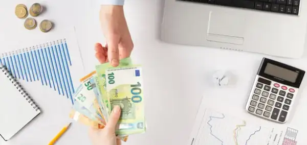Kto płaci podatek od pożyczki? Uniknij kary 20%!