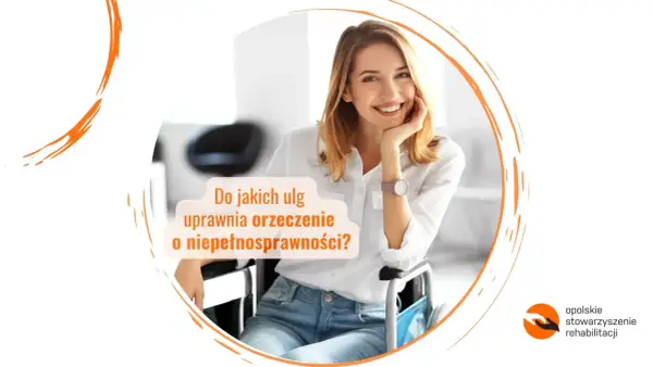Uśmiechnięta kobieta na wózku inwalidzkim, z tekstem "Do jakich ulg uprawnia orzeczenie o niepełnosprawności?". Różne rodzaje niepełnosprawności i wsparcie.