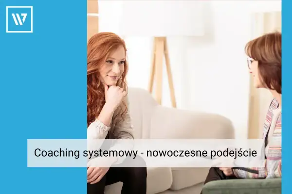 Kobieta z rudymi włosami słucha uważnie podczas sesji. Coaching systemowy pomaga odkryć nowe perspektywy.