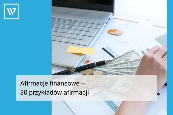 Laptop, pieniądze i długopis na dokumentach. Dowiedz się, czym jest afirmacja finansowa i jak może pomóc w osiągnięciu bogactwa.