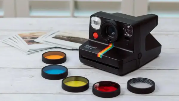 Aparat jak Polaroid? Instax vs Polaroid co wybrać i ile kosztuje?