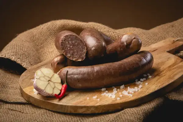 Co dodać do kaszanki, aby zaskoczyć smakiem i aromatem?