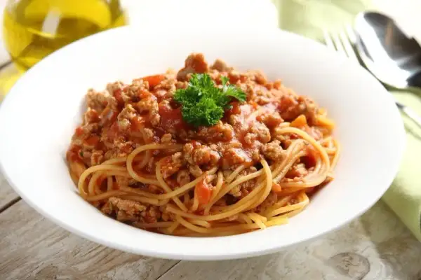 Spaghetti przepis prosty: bolognese krok po kroku, zawsze udane!