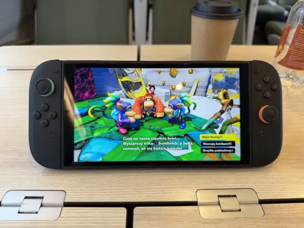 Nintendo Switch gry po polsku: Donkey Kong i jego małpi przyjaciele planują atak.