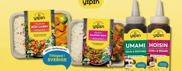 Två färdiga rätter med ris och tofu, samt två flaskor asiatisk sojasås: Umami och Hoisin.