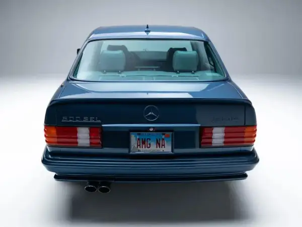 Mercedes-Benz 500 E: Historia, osiągi i wartość klasycznego sedana