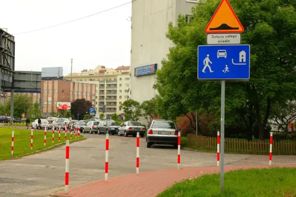 Straż miejska a parkowanie na osiedlu: Kiedy dostaniesz mandat?