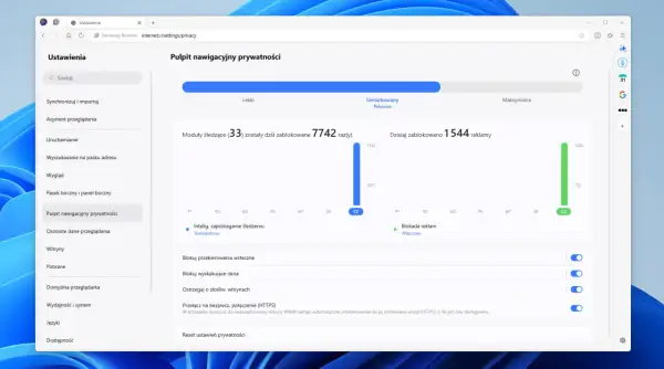 Pulpit nawigacyjny prywatności w Samsung Internet Browser pokazuje statystyki blokowania modułów śledzących i reklam.