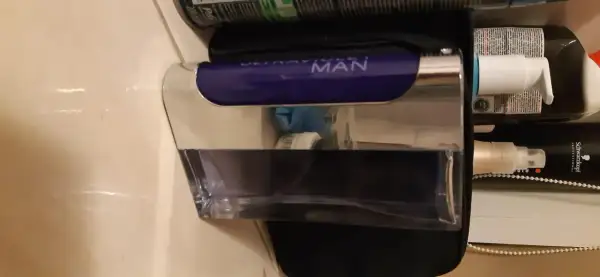 Elegancka butelka Paco Rabanne Ultraviolet Man z fioletowym akcentem i metalicznym wykończeniem, gotowa do użycia.