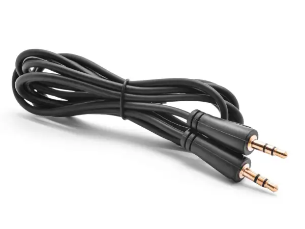 Czarny kabel aux z dwoma wtykami jack 3.5mm. Idealny do podłączenia telefonu do głośników.