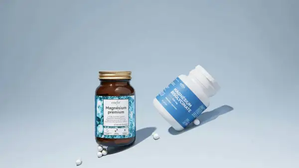 Deux flacons de compléments alimentaires : "Magnésium premium" et "Magnésium Bisglycinate". Lequel choisir pour un apport optimal ?