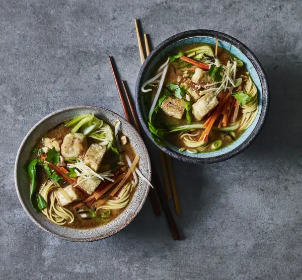 Jak zrobić ramen wegetariański w 30 minut – pyszny i zdrowy przepis