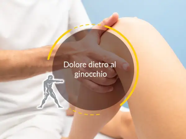 Dolore dietro al ginocchio: un fisioterapista esamina la gamba di un paziente.