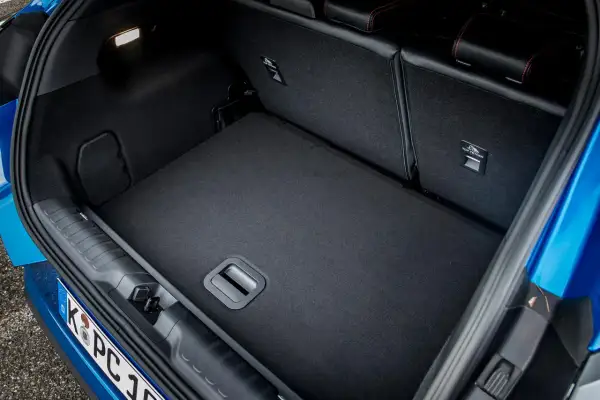 Bagażnik Ford Puma oferuje sporo miejsca, idealny na zakupy czy bagaż. Sprawdź jego wymiary!