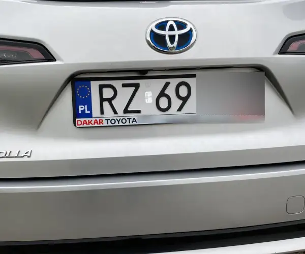 Jak zdjąć tablice rejestracyjne Toyota bezpiecznie i szybko - sprawdzona metoda