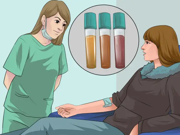 Une infirmière observe trois tubes de sang après une piqure.