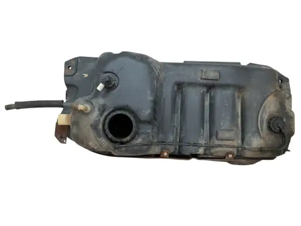Tanque de combustible Hyundai Terracan 2.9 CRDi. Posibles problemas de fugas o desgaste.