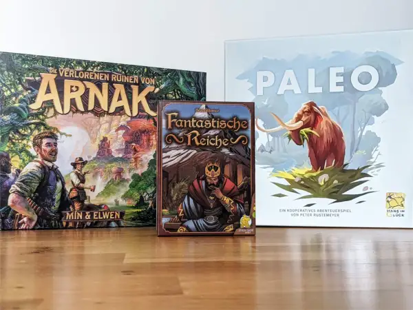 Brettspiele "Die Verlorenen Ruinen von Arnak", "Fantastische Reiche" und "Paleo" – Anwärter auf das **Strategiespiel des Jahres**.