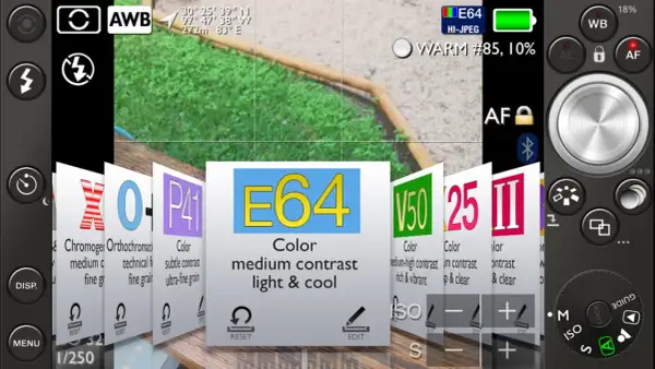 Kamerans gränssnitt visar olika färginställningar, som "E64 Color medium contrast light & cool", redo att användas.