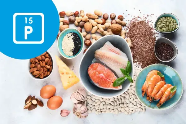 Produkty bogate w fosfor: ryby, krewetki, orzechy, nasiona, nabiał, jaja, fasola.