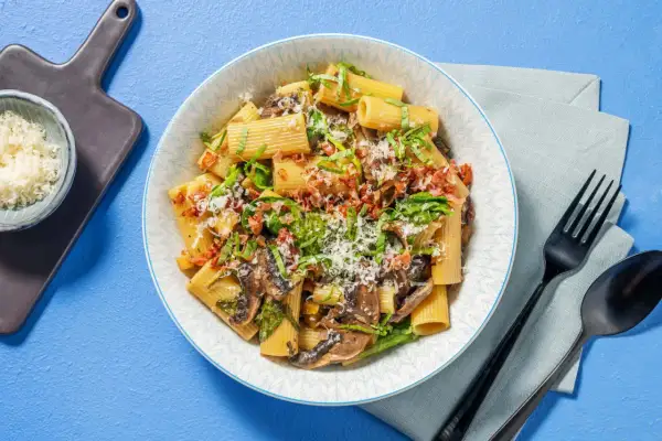 Rigatoni med svamp, bacon och spenat. Ett enkelt spenat recept som passar perfekt till middag.