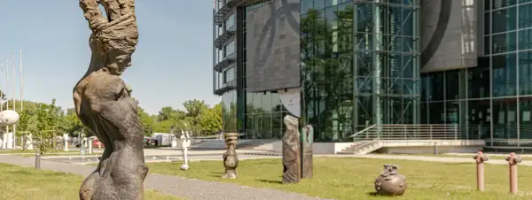 Najlepsze galerie rzeźby w Polsce: Odkryj wyjątkowe wystawy i artystów