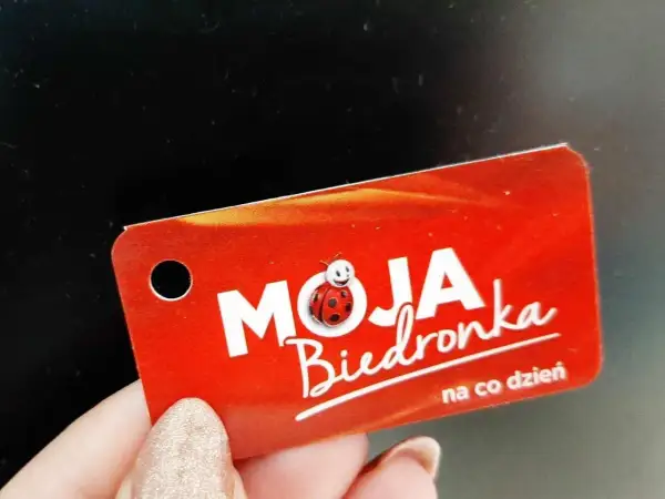 Karta Moja Biedronka. Zobacz, jak łatwo przejść moja biedronka rejestracja karty krok po kroku.