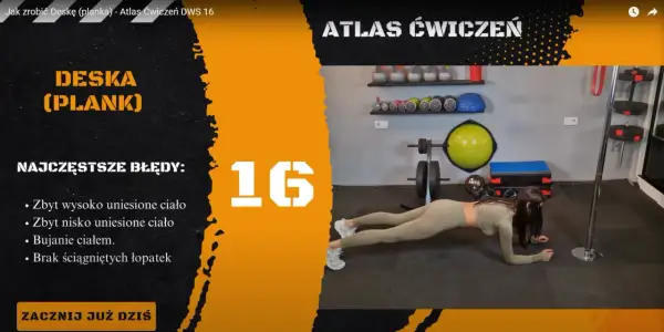 Kobieta wykonuje ćwiczenie **plank** w siłowni. Na ekranie widnieje napis "DESKA (PLANK)" i lista najczęstszych błędów.