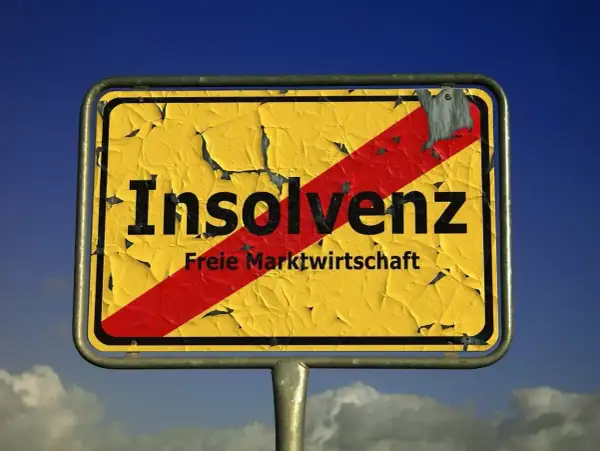 Gelbes Ortsschild mit "Insolvenz" und rotem Balken. Die Frage "wie oft kann man privatinsolvenz machen" wird hier symbolisch gestellt.