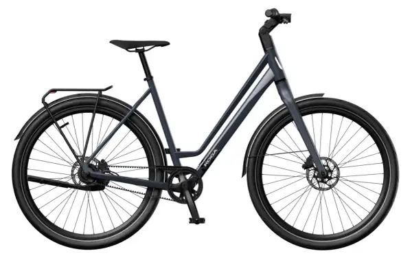 Strakke, donkerblauwe snelle stadsfiets voor heren met riemaandrijving en schijfremmen. Ideaal voor woon-werkverkeer.