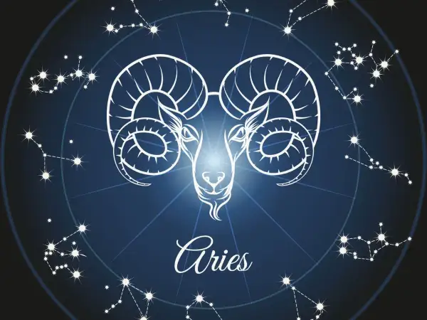 Aries, jaki to znak zodiaku? Symbol Barana otoczony konstelacjami na tle nocnego nieba.