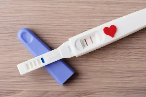 Test ciążowy z dwoma kreskami i serduszkiem. Czy to ciąża, czy tylko okres trwający 2 dni?