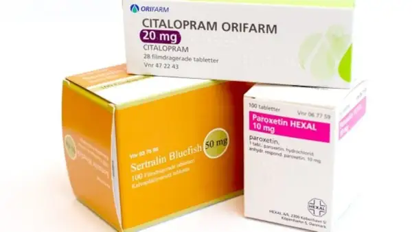 Läkemedelsförpackningar med Citalopram, Paroxetin och Sertralin. Viktigt att rådgöra med läkare vid sertralin graviditet.