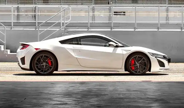 Ile kosztuje honda NSX? Ceny, które zaskoczą każdego miłośnika luksusu