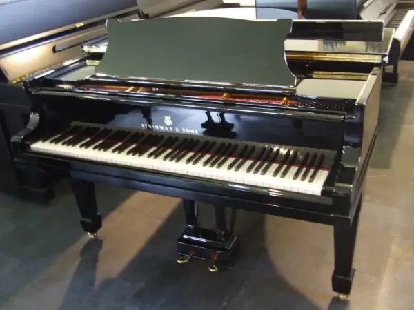 Cena Steinway & Sons: Ile kosztuje nowy i używany fortepian?