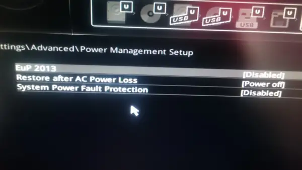 Ekran BIOS z opcjami zarządzania energią: EuP 2013, Restore after AC Power Loss, System Power Fault Protection.