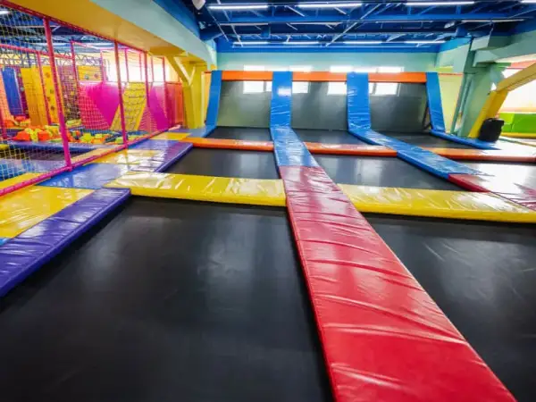Indoor-Attraktionen in der Nähe: Ideen & Tipps für jedes Wetter