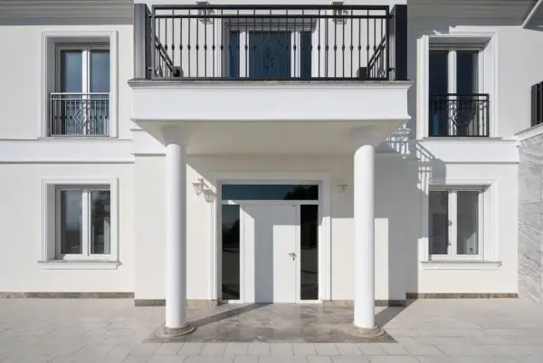 Co to jest fasada budynku? Odkryj jej znaczenie i funkcje w architekturze
