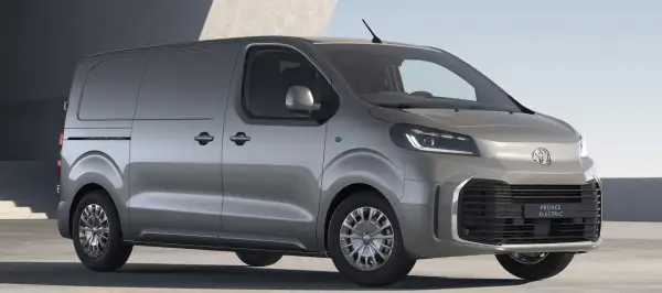 Nowy, elektryczny Toyota Proace Electric w kolorze szarym, gotowy do pracy.