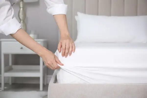Jak pościelić łóżko w hotelu, aby wyglądało profesjonalnie i estetycznie