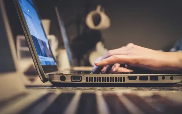 Cyfrowy luz bez chaosu: jak zachować równowagę między internetem a realnym życiem