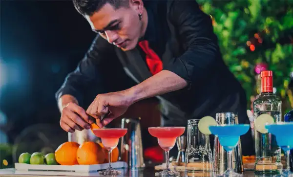 Najlepsze miejsca na drink w Warszawie, które musisz odwiedzić