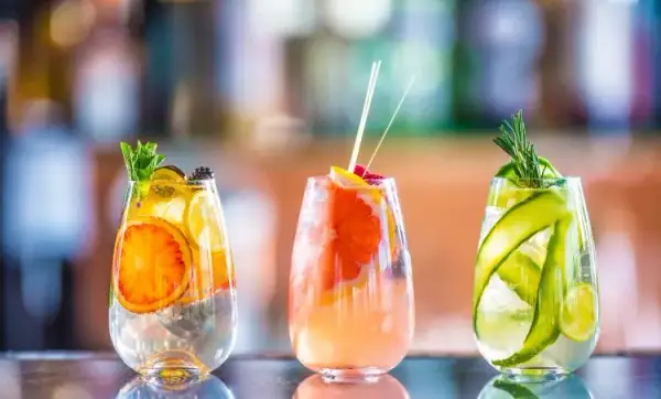 Orzeźwiający drink: 10 przepisów na idealne napoje na lato