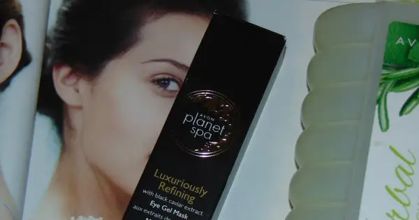 Rewitalizujący żel pod oczy Avon – skuteczna pielęgnacja bez zmarszczek